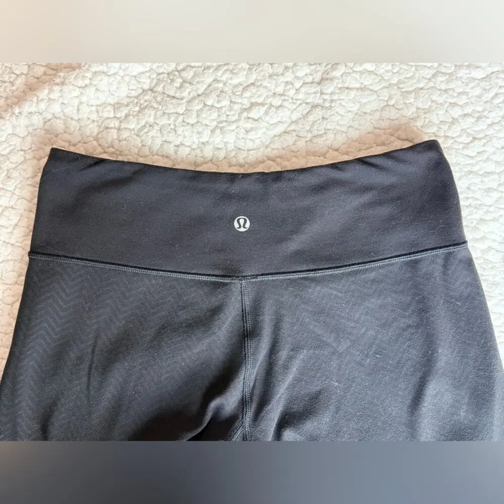 Lululemon Leggings 23” Black Zig Zag
